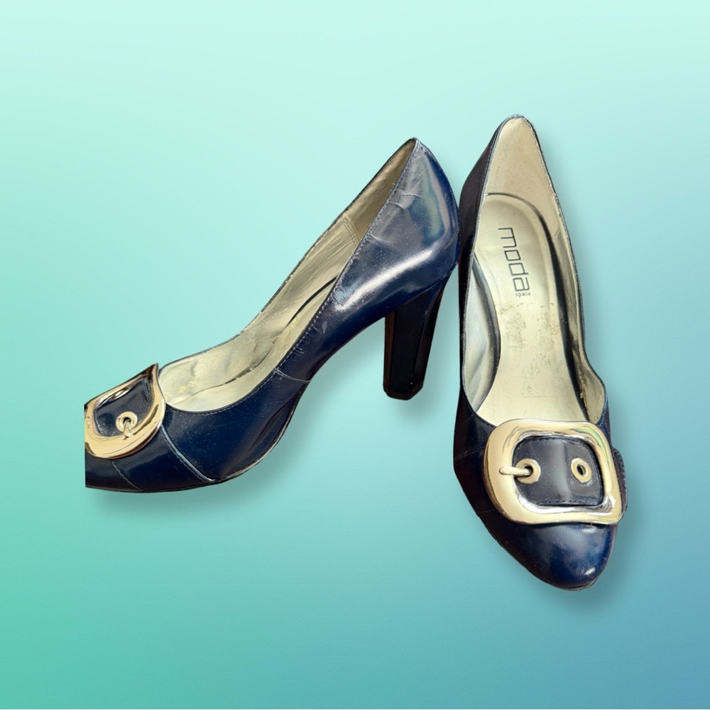 Moda Navy Heels with Bold Buckle